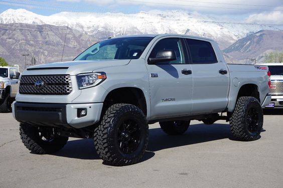 toyota tundra with lift kit